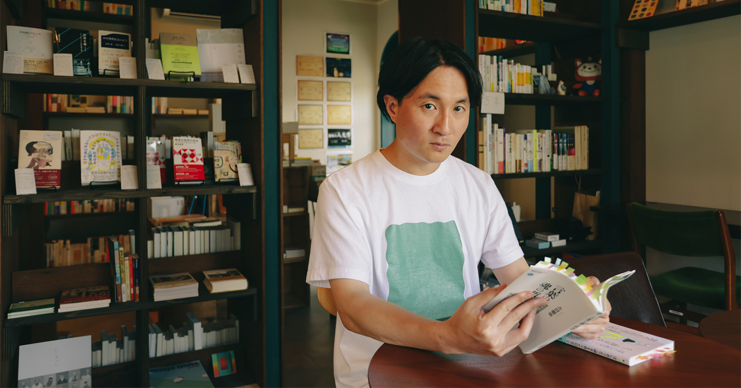 “排他性”から逃れるための、“偶然”が交差する場づくり。書店など「bookpond」店主・小池 真幸さんが挑む、「場の編み方」